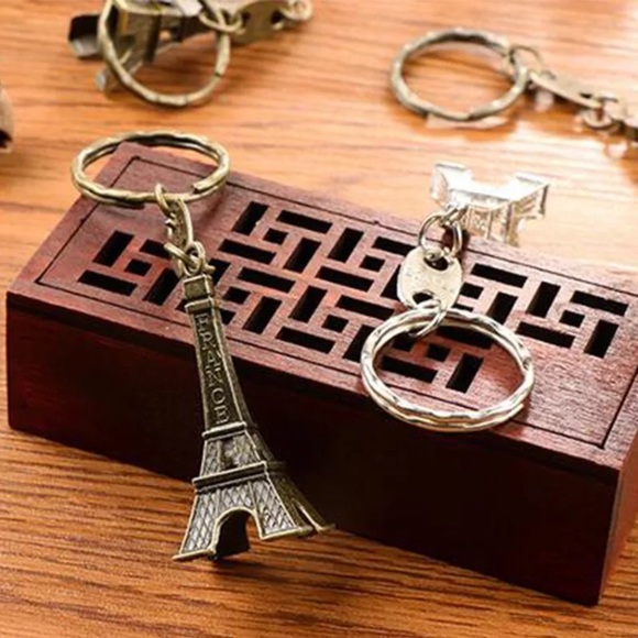 The Eiffel Tower Gold Keychain Iron Lady la Tour Eiffel Paris France Key Ring - Picture 13 of 16